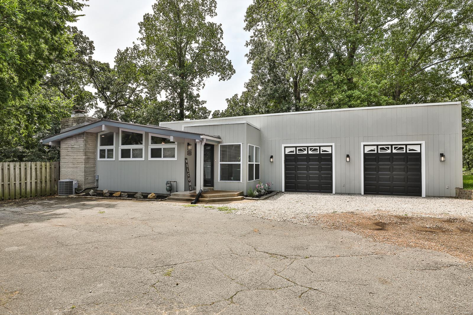 438 Susan Road St. Louis, MO 63129 - Photo 2 of 26