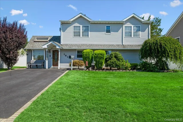 $839,900 | 181 Springtime Lane North, Levittown, NY 11756