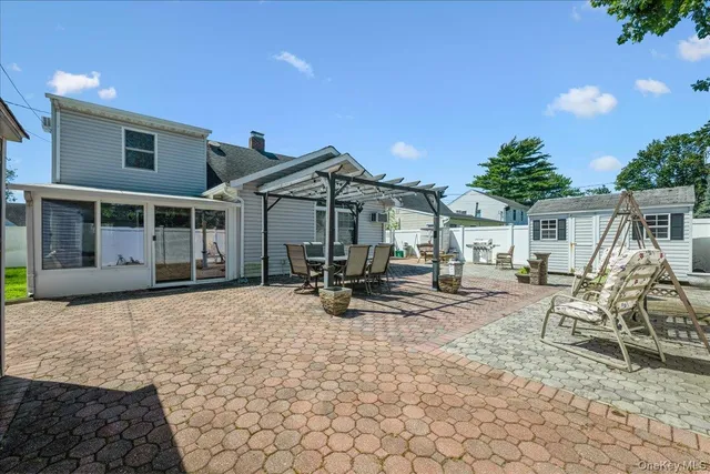 $839,900 | 181 Springtime Lane North, Levittown, NY 11756