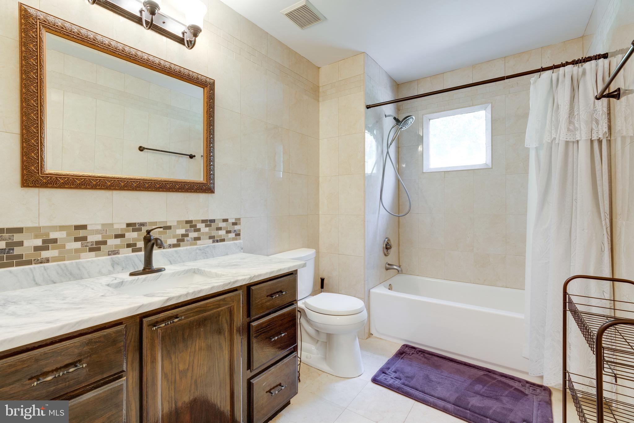 13003 Smoketown Road Woodbridge, VA 22192 - Photo 16 of 34 Upstairs Hall Bath