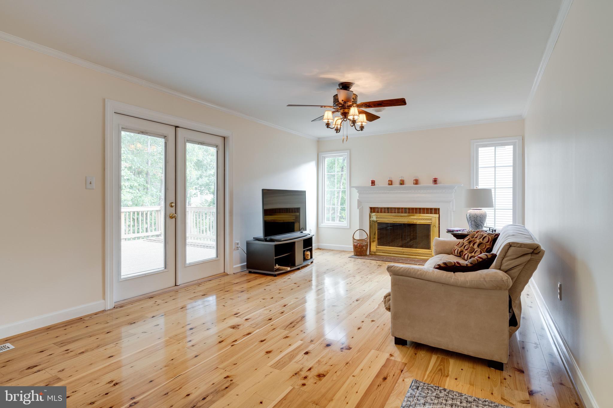13003 Smoketown Road Woodbridge, VA 22192 - Photo 5 of 34 Family Room to the Deck