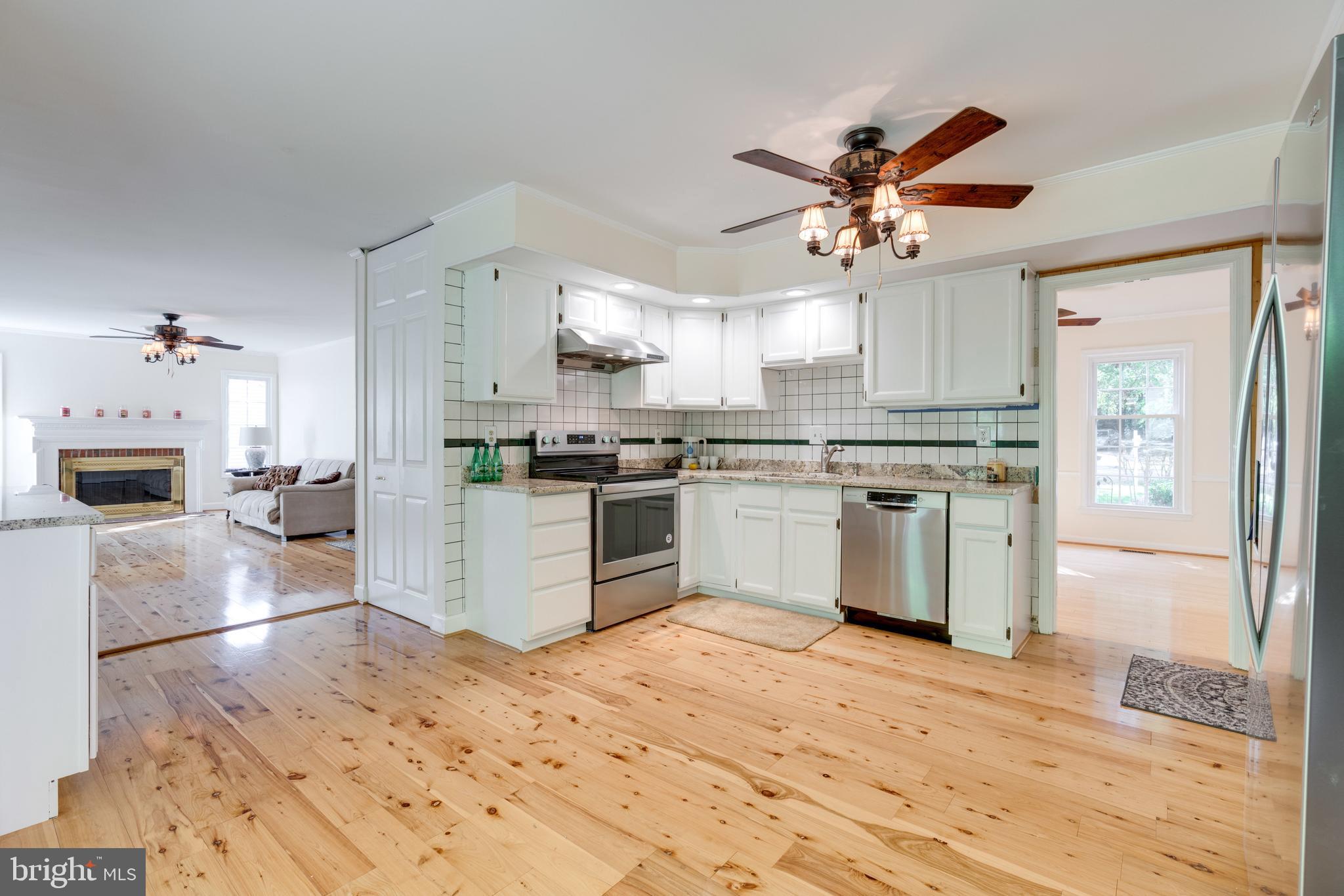 13003 Smoketown Road Woodbridge, VA 22192 - Photo 9 of 34 Large Kitchen with All New Appliances
