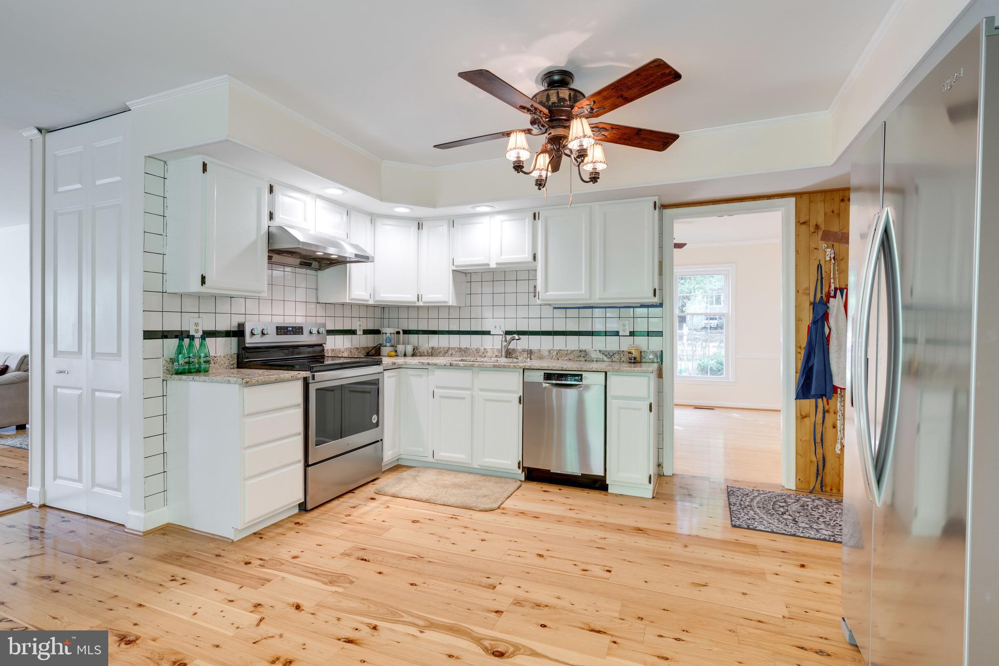13003 Smoketown Road Woodbridge, VA 22192 - Photo 10 of 34 Hang Up Your Apron After Cooking a Meal for Family