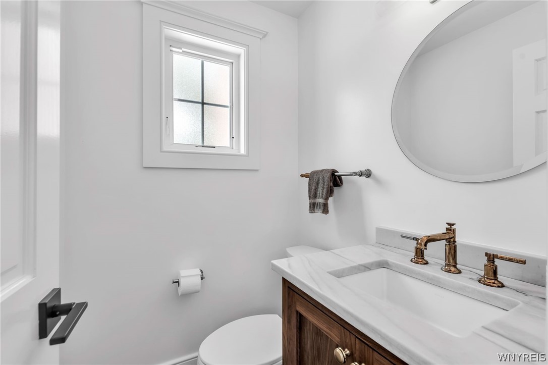 185 Briarhill Road Amherst, NY 14221 - Photo 27 of 50 Half bath off Mudroom