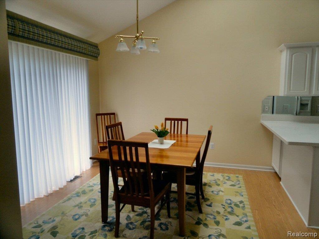 8112 Huntington Ridge Court, Unit 5 Washington, MI 48094 - Photo 11 of 24 DINING AREA