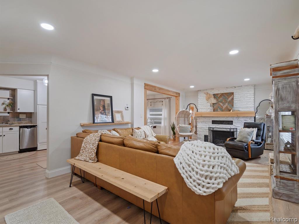 1551 John R Road Rochester Hills, MI 48307 - Photo 8 of 44