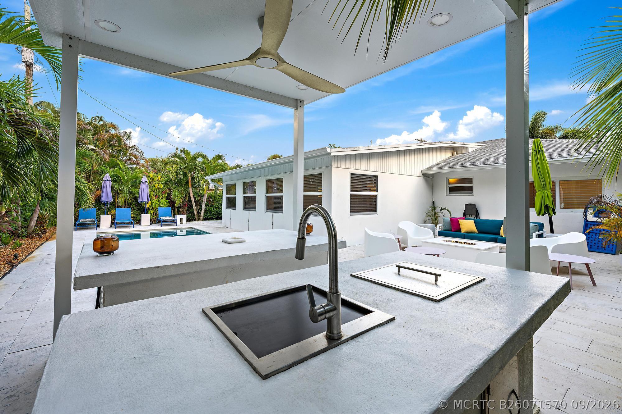 570 Dover Road Tequesta, FL 33469 - Photo 33 of 45 Cabana Bar