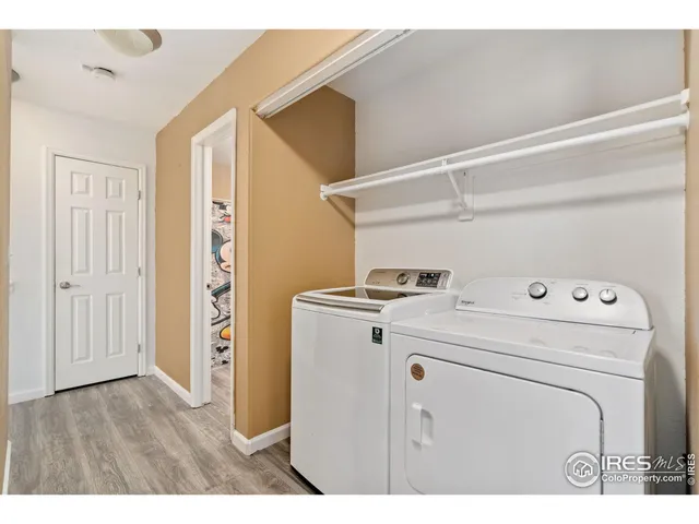 a view of a livingroom with furniture and garage