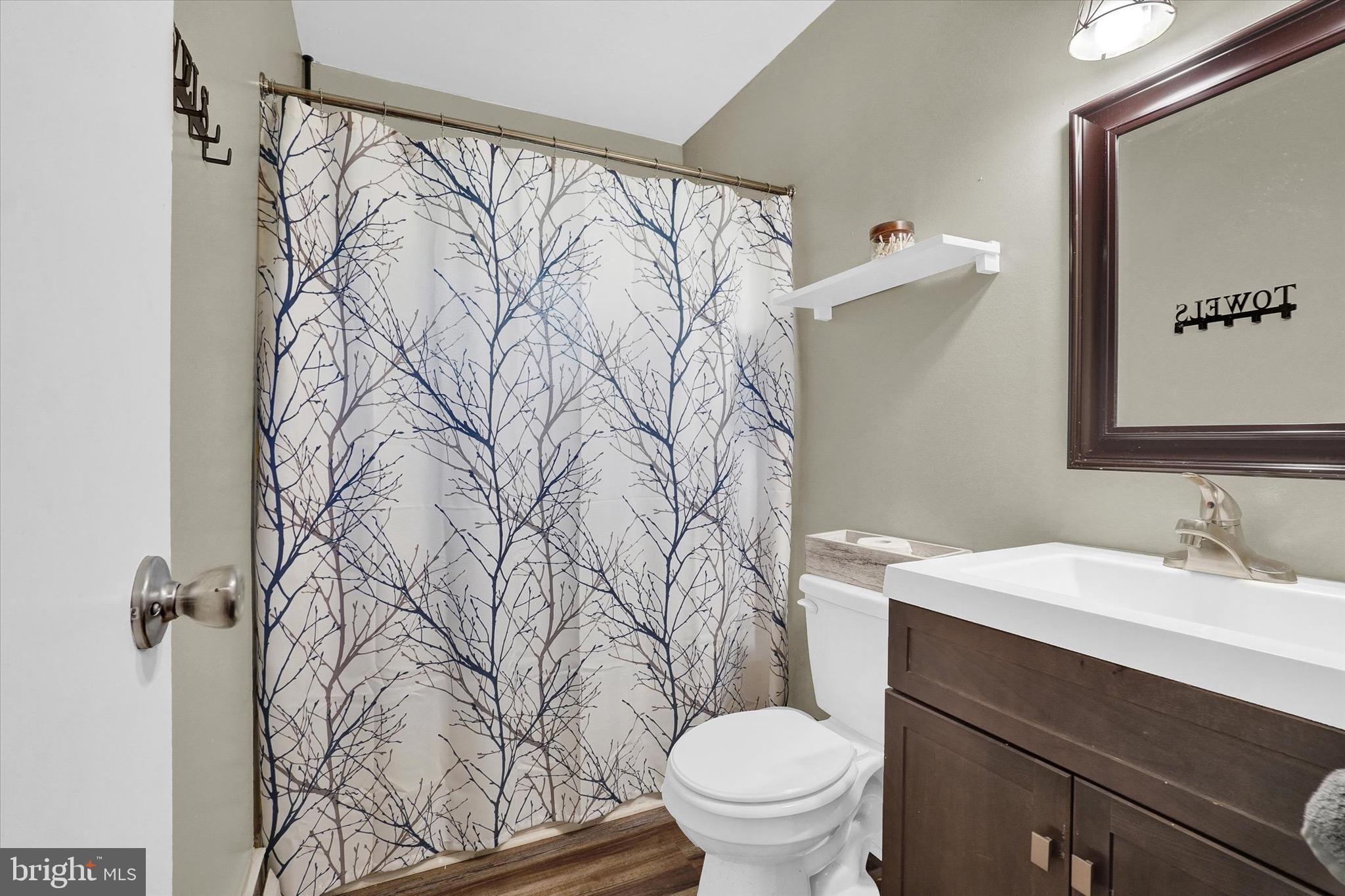 729 Terrace Road York, PA 17404 - Photo 14 of 32 Main bathroom