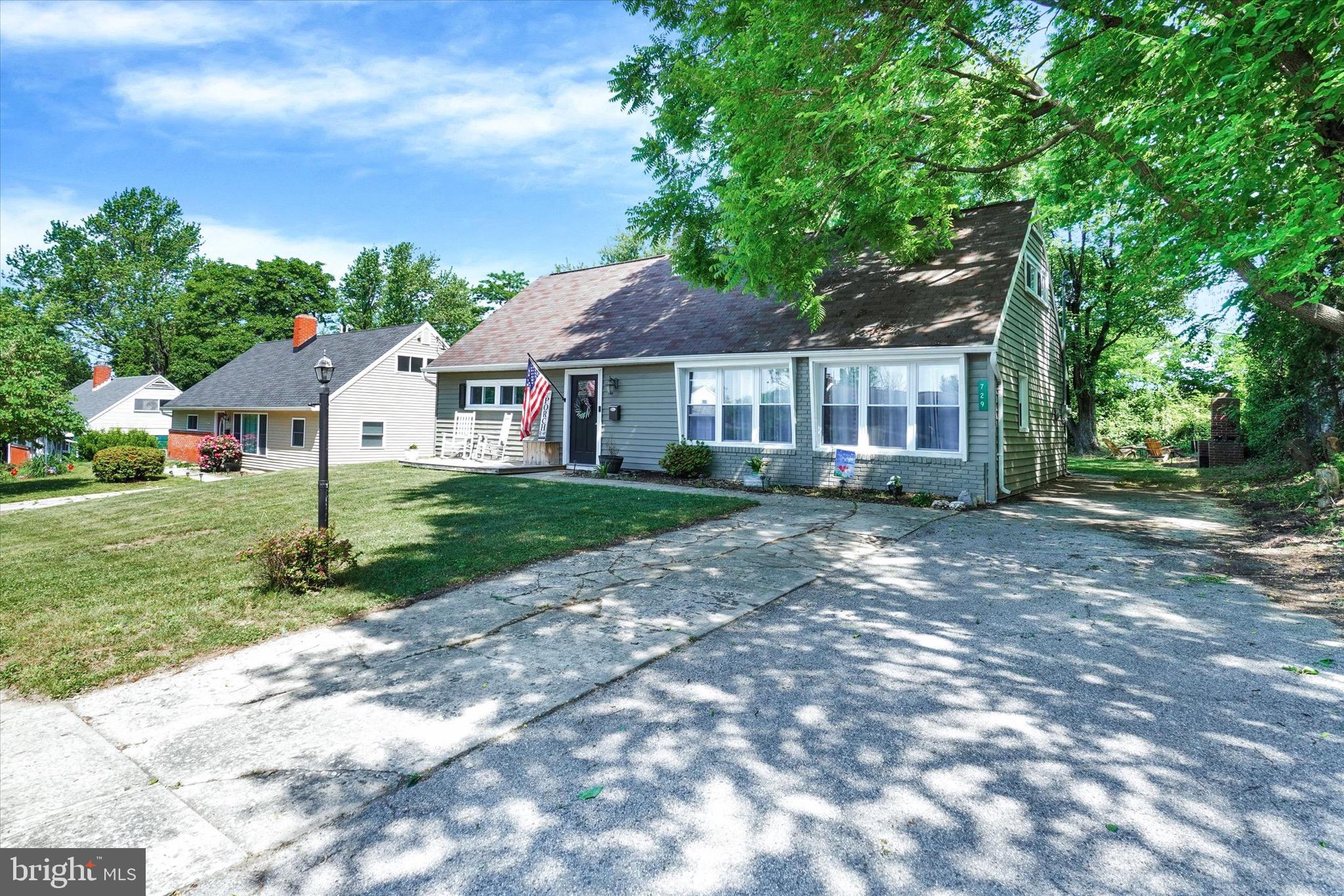 729 Terrace Road York, PA 17404 - Photo 4 of 32