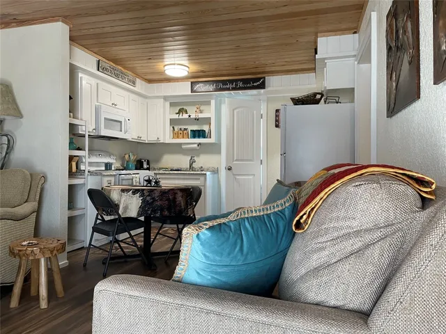 $1,095 | 131 Alexander Drive, Unit 10, Tow, TX 78672