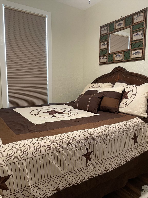 131 Alexander Drive, Unit 10 Tow, TX 78672 - Photo 8 of 11 a bedroom with a bed and a lamp