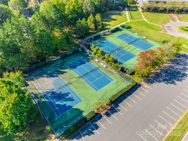 a view of an outdoor space