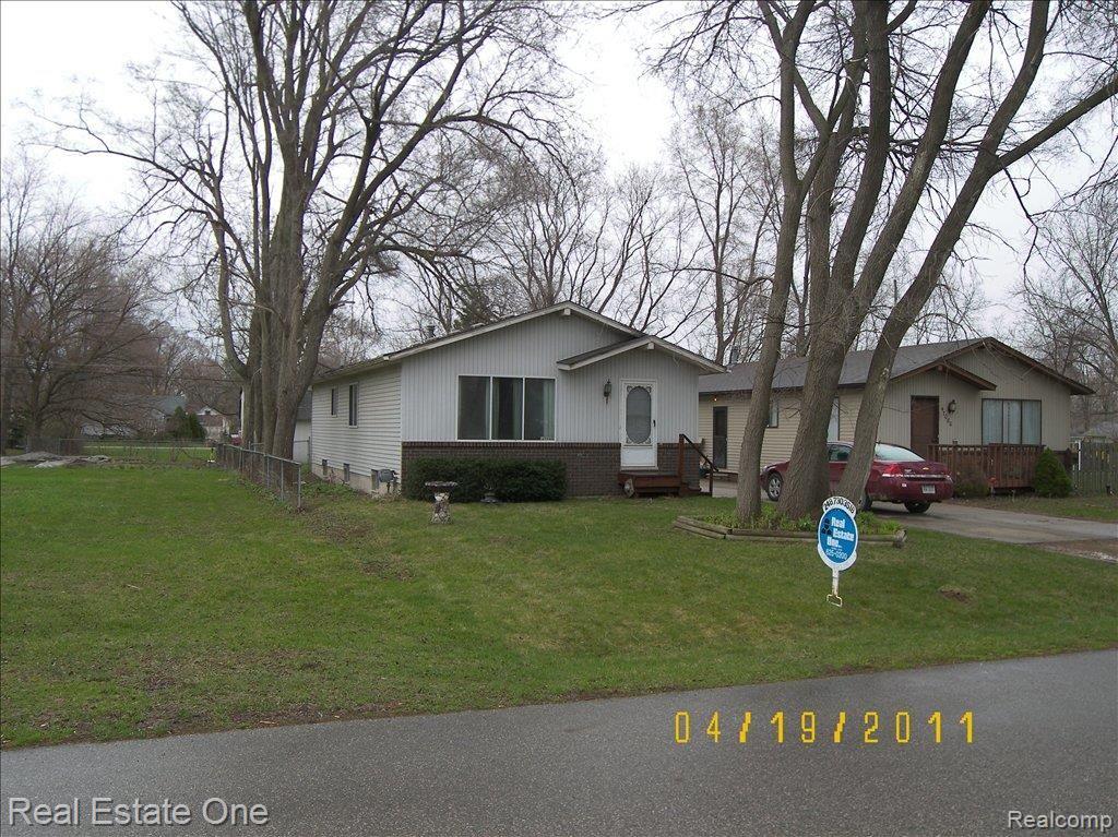 47090 Greenview Road Utica, MI 48317 - Photo 4 of 17 Front Angle Shot
