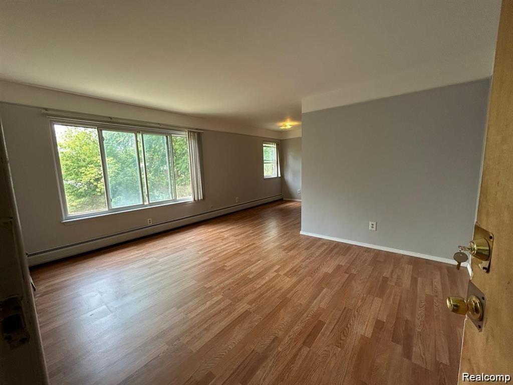 16450 East 9 Mile Road, Unit 203 Eastpointe, MI 48021 - Photo 7 of 17