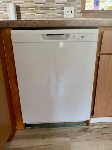 $28,000 | 210 Sugarbush Lane, Belleville, MI 48111