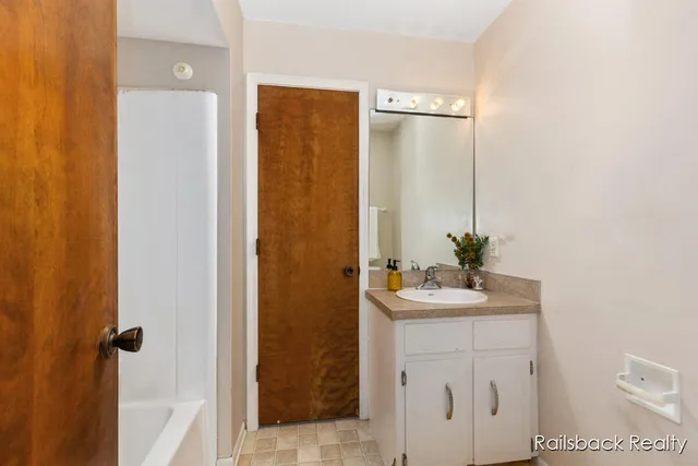 $369,900 | 3535 Bromley Drive Southeast, Grand Rapids, MI 49508