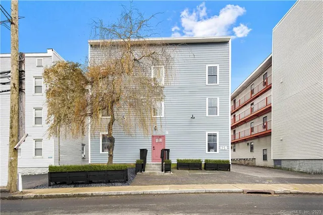 $4,100 | 75 Henry Street, Unit 3WEST, Stamford, CT 06902