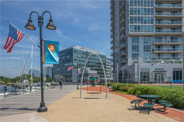 $4,100 | 75 Henry Street, Unit 3WEST, Stamford, CT 06902