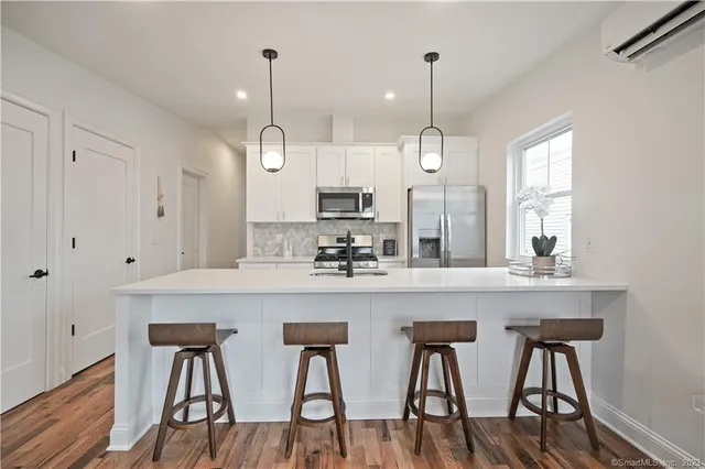 $4,100 | 75 Henry Street, Unit 3WEST, Stamford, CT 06902