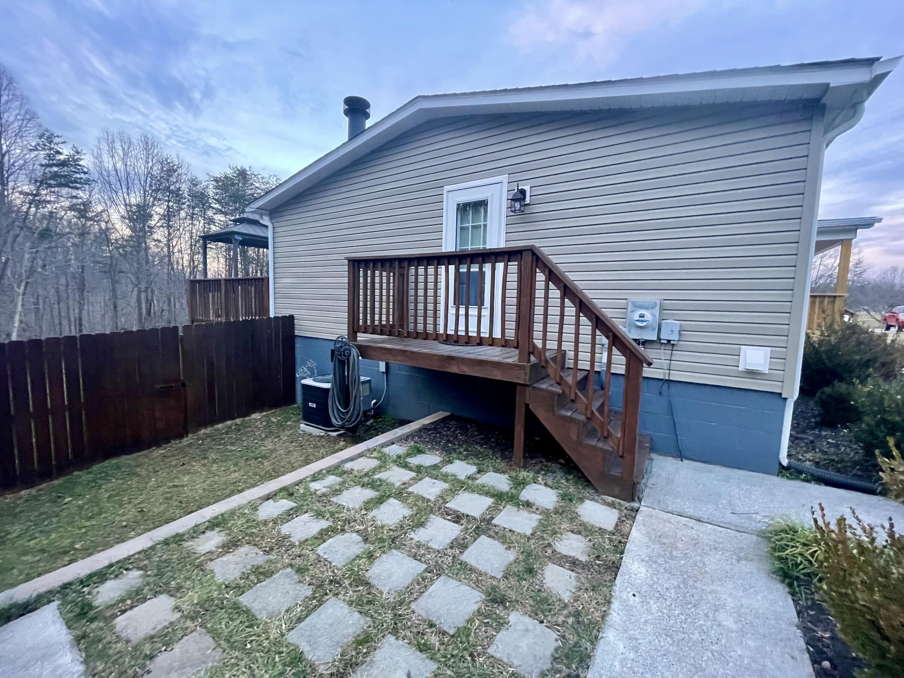 2143 Deep Woods Road Hardy, VA 24101 - Photo 3 of 27