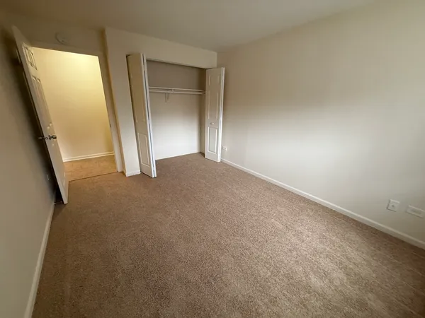 $2,400 | 110 North Kenilworth Avenue, Unit 1B, Oak Park, IL 60301