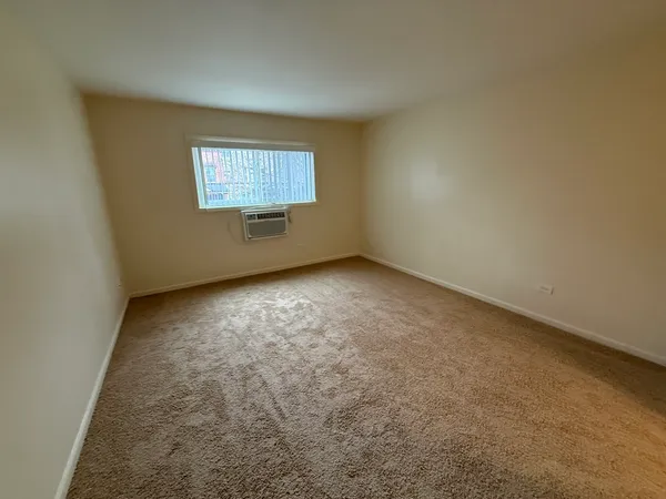 $2,400 | 110 North Kenilworth Avenue, Unit 1B, Oak Park, IL 60301