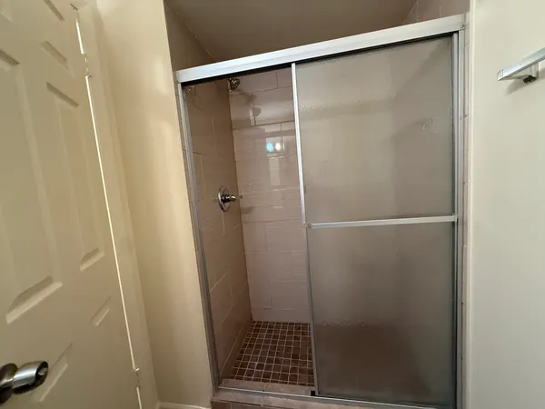 $2,400 | 110 North Kenilworth Avenue, Unit 1B, Oak Park, IL 60301