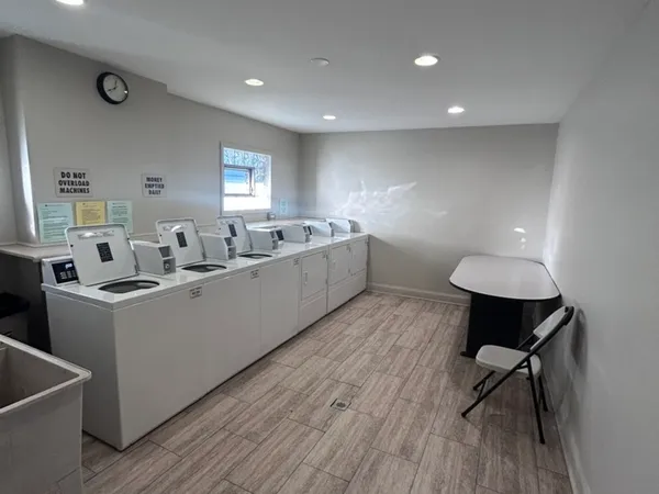 $2,400 | 110 North Kenilworth Avenue, Unit 1B, Oak Park, IL 60301