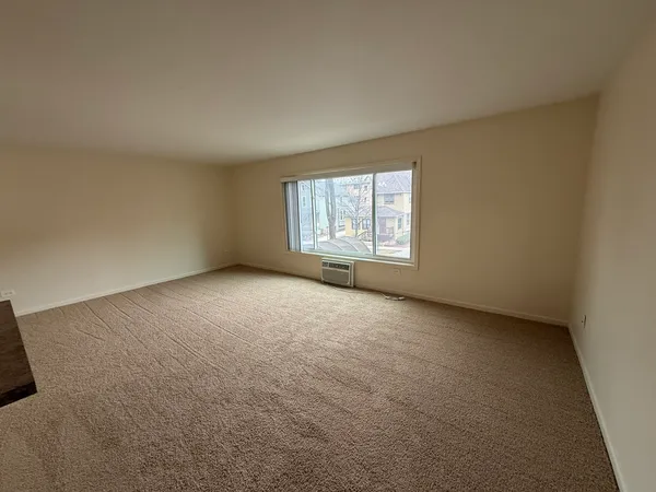 $2,400 | 110 North Kenilworth Avenue, Unit 1B, Oak Park, IL 60301