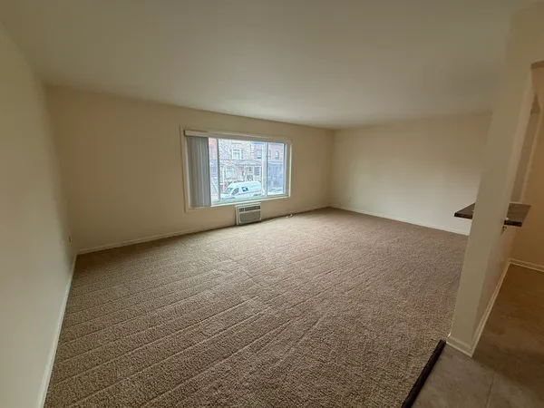 $2,400 | 110 North Kenilworth Avenue, Unit 1B, Oak Park, IL 60301