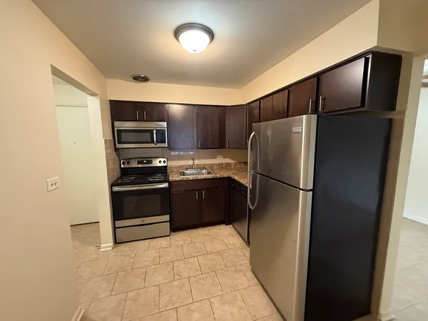 $2,400 | 110 North Kenilworth Avenue, Unit 1B, Oak Park, IL 60301
