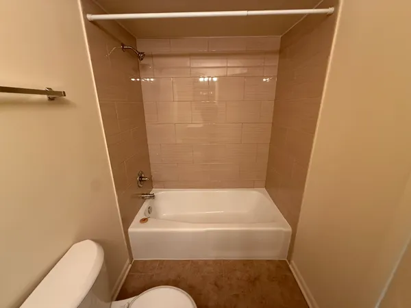 $2,400 | 110 North Kenilworth Avenue, Unit 1B, Oak Park, IL 60301