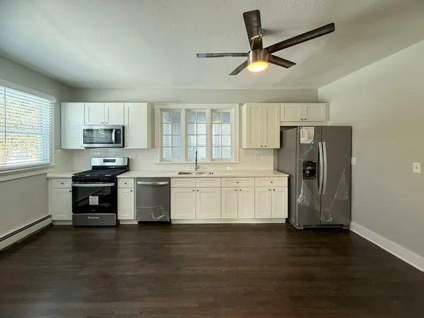 $2,300 | 36465 Main Street, Unit LOWR, New Baltimore, MI 48047