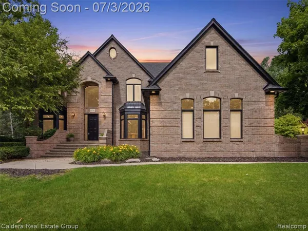 $834,900 | 56015 Parkview Drive, Utica, MI 48316