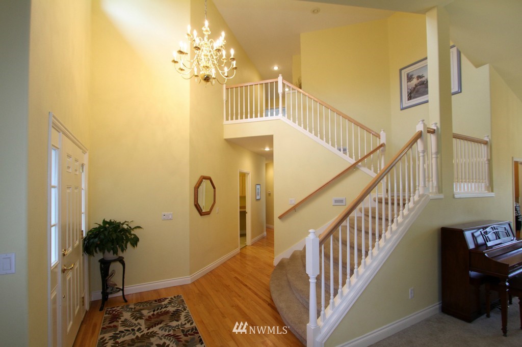 17307 Southeast 185th Place Renton, WA 98058 - Photo 4 of 16 Gallery Image 4