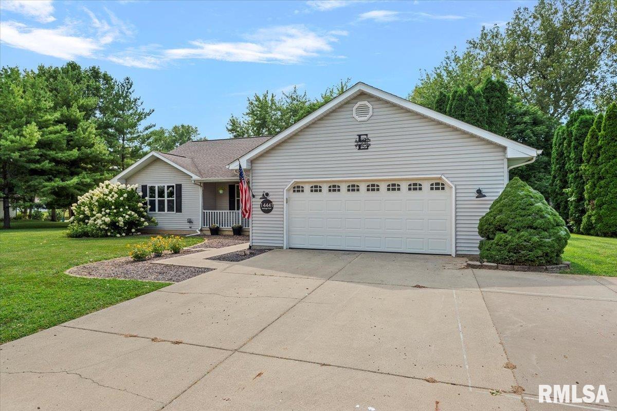 14441 Heritage Point Athens, IL 62613 - Photo 3 of 52 Gallery Image 3