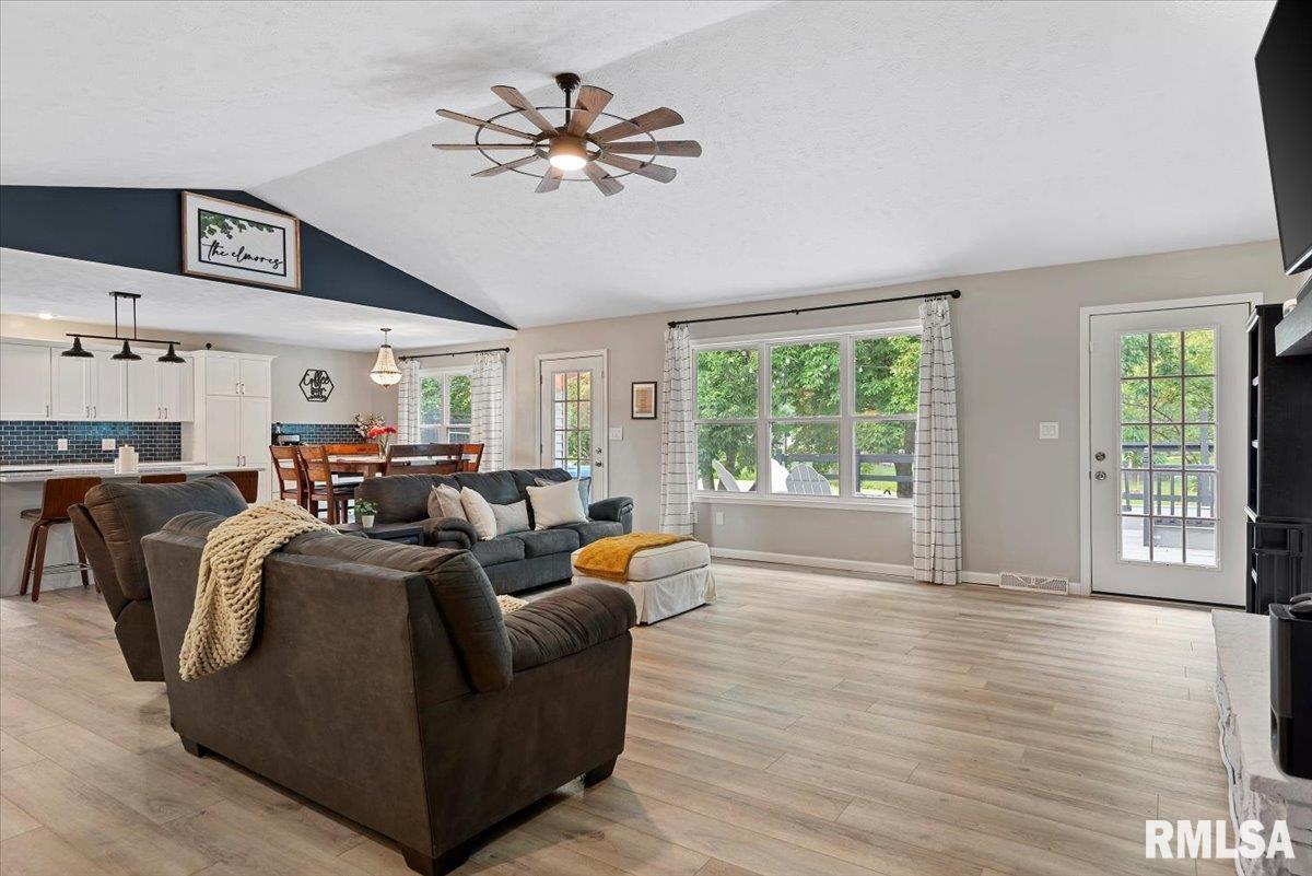 14441 Heritage Point Athens, IL 62613 - Photo 5 of 52 Gallery Image 5