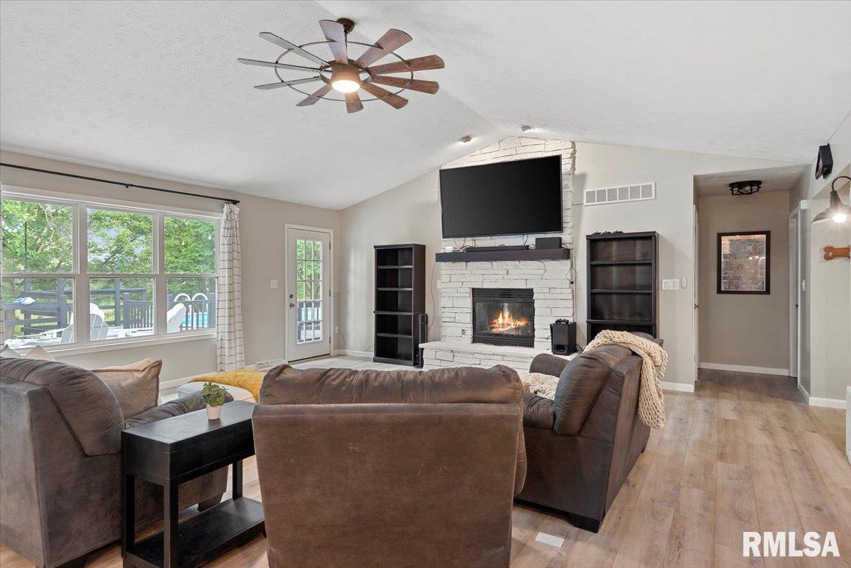 14441 Heritage Point Athens, IL 62613 - Photo 6 of 52 Gallery Image 6