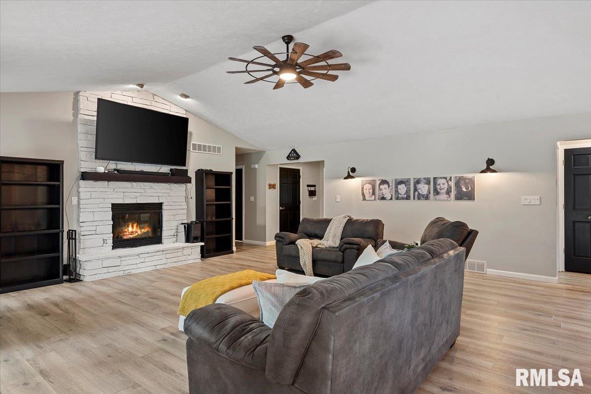 14441 Heritage Point Athens, IL 62613 - Photo 7 of 52 Gallery Image 7