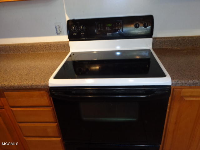2535 Parkway Road Biloxi, MS 39531 - Photo 11 of 29 015