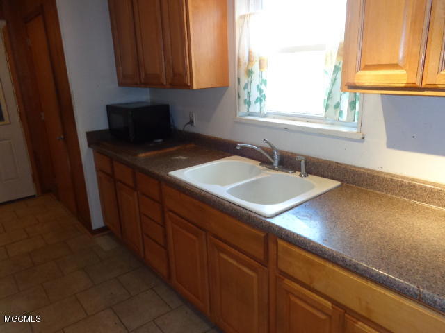 2535 Parkway Road Biloxi, MS 39531 - Photo 13 of 29 017