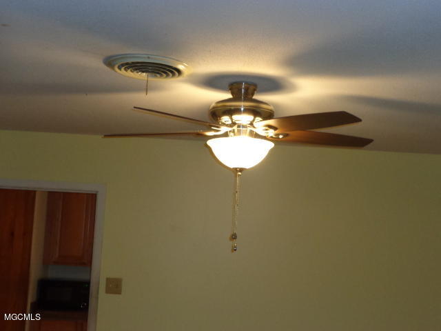 2535 Parkway Road Biloxi, MS 39531 - Photo 16 of 29 020