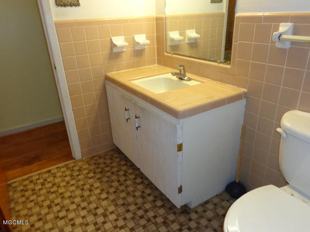 2535 Parkway Road Biloxi, MS 39531 - Photo 21 of 29 028