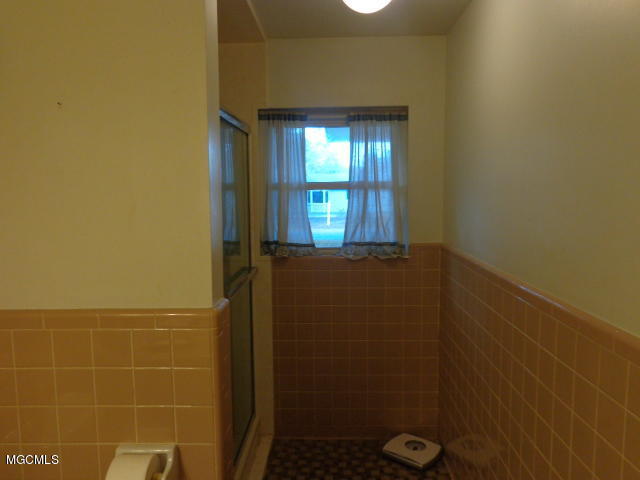 2535 Parkway Road Biloxi, MS 39531 - Photo 23 of 29 030