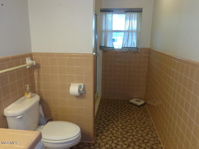 2535 Parkway Road Biloxi, MS 39531 - Photo 24 of 29 031