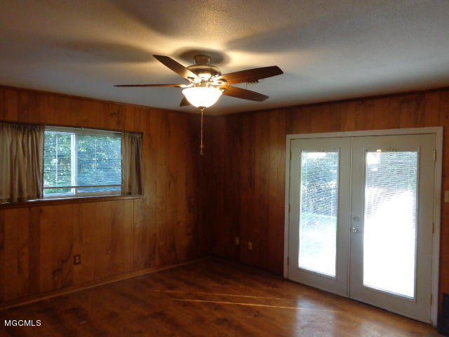2535 Parkway Road Biloxi, MS 39531 - Photo 25 of 29 033