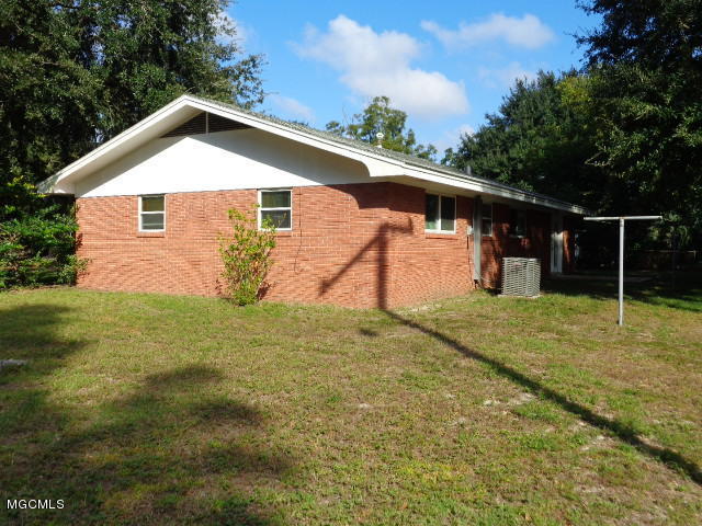 2535 Parkway Road Biloxi, MS 39531 - Photo 4 of 29 007
