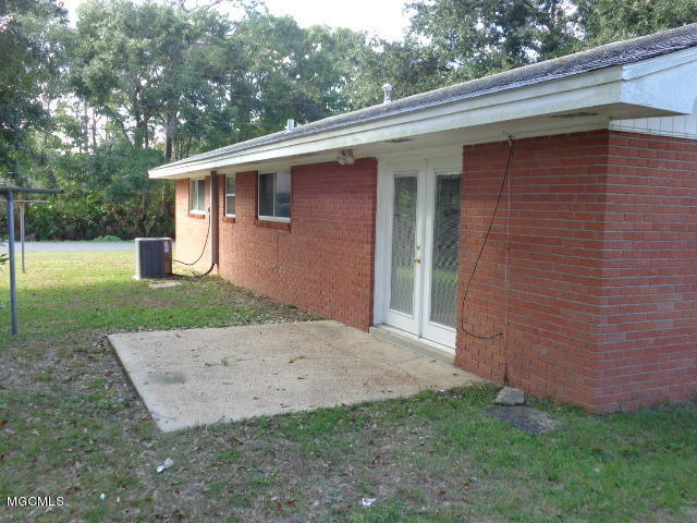 2535 Parkway Road Biloxi, MS 39531 - Photo 7 of 29 010