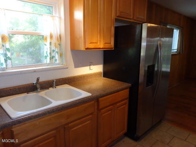 2535 Parkway Road Biloxi, MS 39531 - Photo 10 of 29 014
